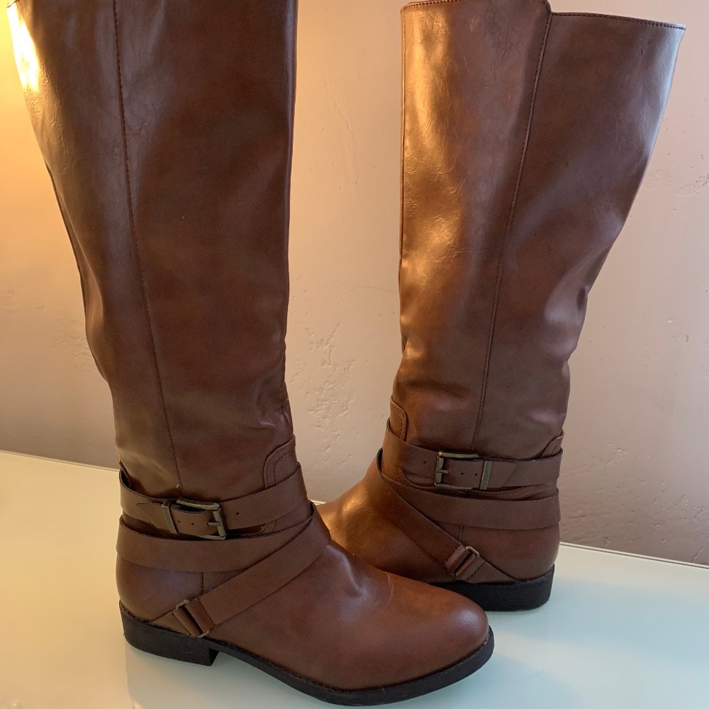BROWN BOOTS